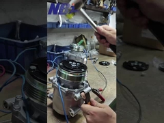 کارخانه کمپرسور AC در حال تولید گرم برای اطمینان از کیفیت هر یک